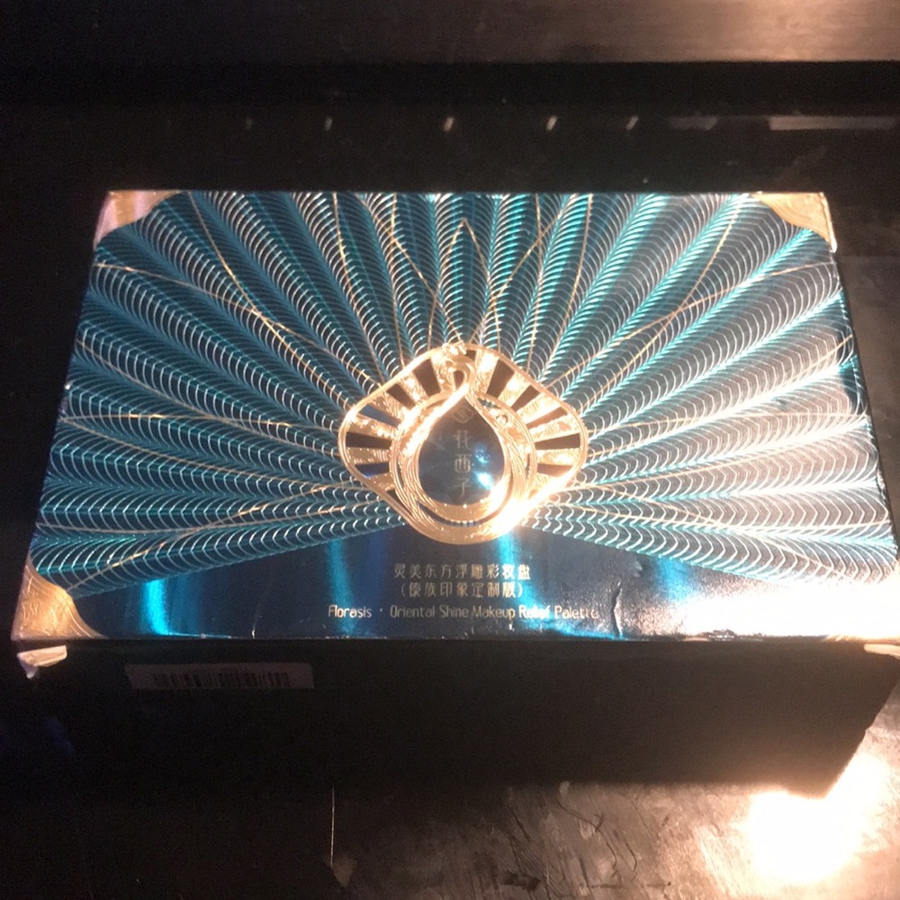 Florasis Eastern Sculpting Makeup Eyeshadow Palette - Picture 3 of 3
